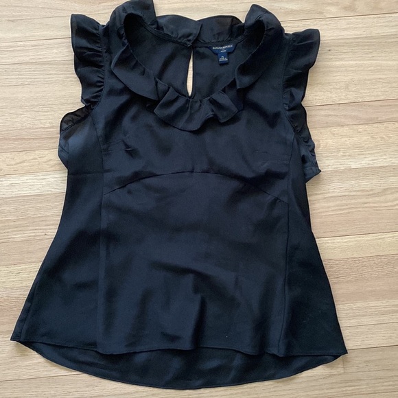 Banana Republic blouse with ruffles - Picture 5 of 8